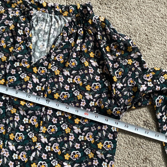 Women’s Loft Medium Blouse in Floral - Picture 5 of 6